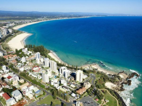 Maybury unit 3 - 70 Metre walk to Rainbow Bay beach Coolangatta